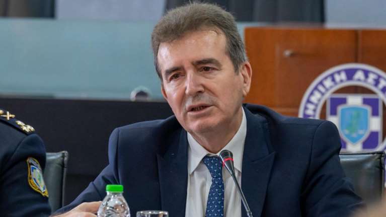 Ο Χρυσοχοΐδης δίνει ειδικό επίδομα στους αστυνομικούς που επεμβαίνουν σε περιστατικά ενδοοικογενειακής βίας