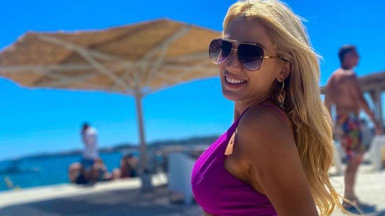 Το λευκό μπικίνι της Κωνσταντίνας Σπυροπούλου που &quot;άναψε φωτιές&quot;