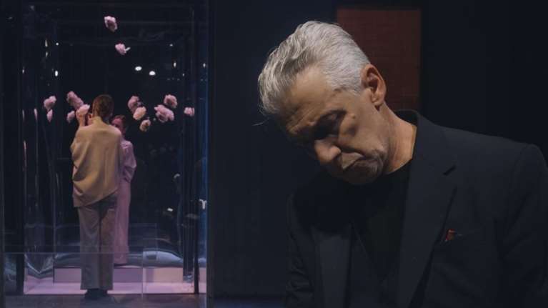 Πρώτες φωτογραφίες από τον sold out "Αρχιμάστορα Σόλνες" με τον Άρη Λεμεπεσόπουλο