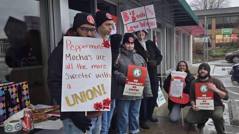 Κρίση στα Starbucks- Σε απεργία οι εργαζόμενοι: &quot;Μια πρώτη επίδειξη δύναμης… Μόλις αρχίσαμε&quot; [εικόνες]