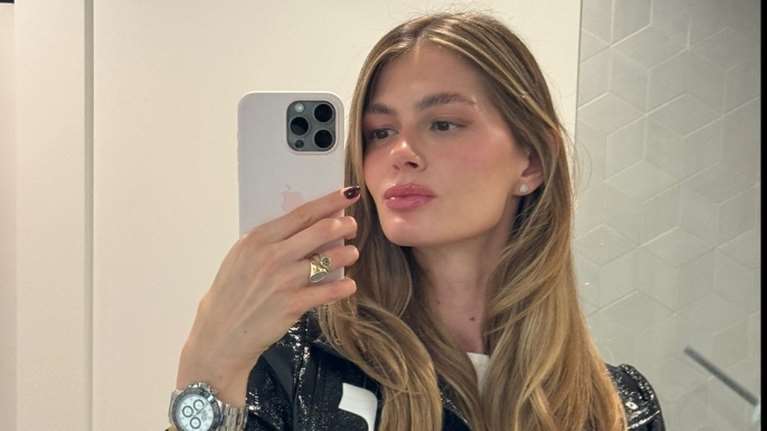 Αμαλία Κωστοπούλου: Το ολόλευκο σπίτι στο Λος Άντζελες, το τεράστιο βεστιάριο και ο μελαχρινός σύντροφός της