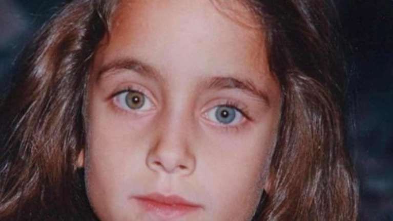 Αυτό το μικρό κοριτσάκι είναι πασίγνωστη και κούκλα Ελληνίδα - Την αναγνωρίζετε;