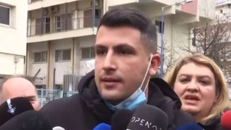 Τραγωδία στα Τέμπη: &quot;Έχασε&quot; πατέρα και 15χρονο αδερφό - Η οργή για την εταιρεία και η αναφορά στον σταθμάρχη [βίντεο]