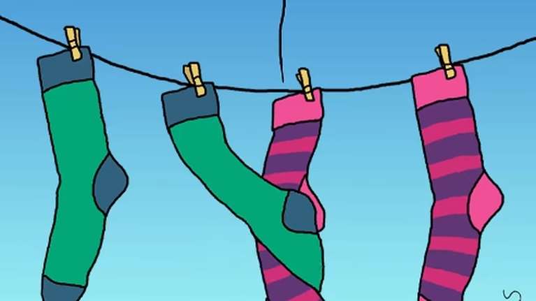 Η παιχνιδιάρικη καλημέρα του Αρκά και το ερωτικό υπονοούμενο μιας... κάλτσας