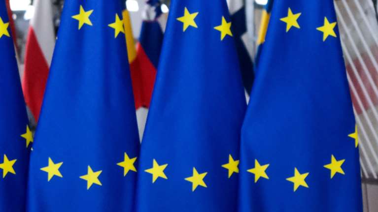 Κομισιόν: Παραπομπή της Ελλάδας στο Δικαστήριο της ΕΕ για αστικά λύματα και επαγγελματικά προσόντα