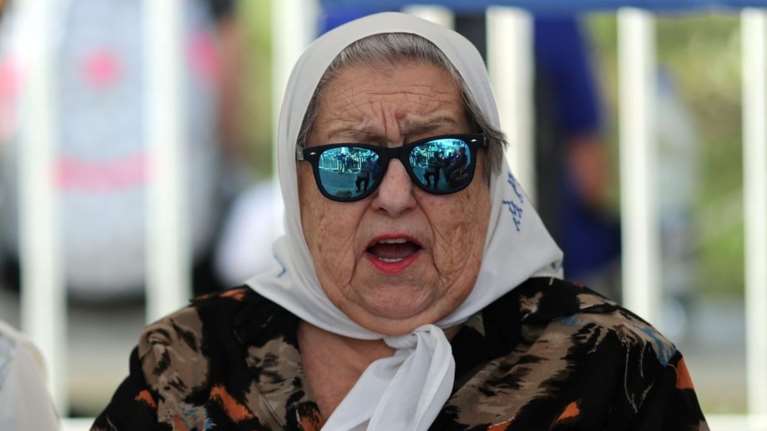 Έμπε Μποναφίνι: Πέθανε η φωνή των "Μητερών της Πλάθα ντε Μάγιο" - Το "καμάρι" της Αργεντινής