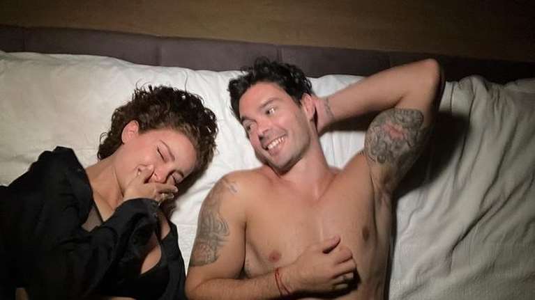 Baby boom: Η Φουρέιρα το αποκάλυψε - Ποζάρει στο κρεβάτι με φουσκωμένη κοιλίτσα [εικόνες]