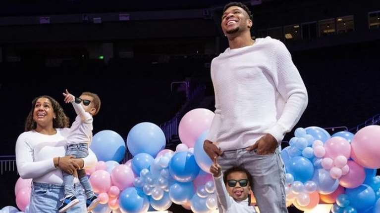 Μεγαλώνει η οικογένεια Αντετοκούνμπο: Ο Γιάννης περιμένει το τρίτο του παιδί – Η τρυφερή ανάρτηση στο Instagram