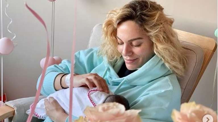 Ιωάννα Μαλέσκου: Η πρώτη ανάρτηση αγκαλιά με την κορούλα της - &quot;Το ομορφότερο δώρο της ζωής&quot;