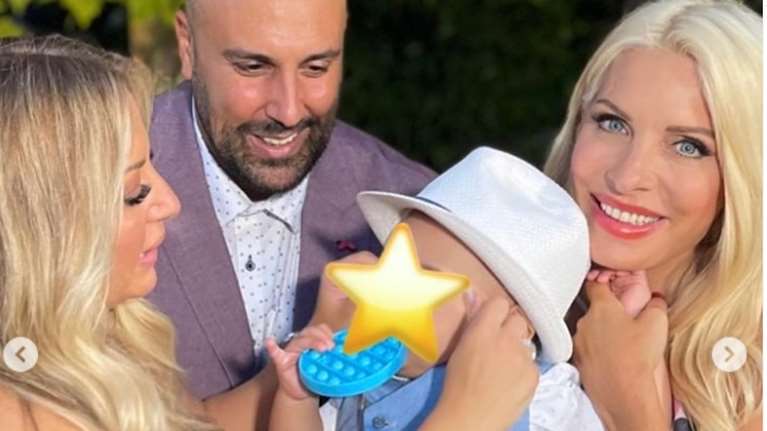 Καλεσμένη σε βάφτιση: Η Ελένη Μενεγάκη διάλεξε το ιδανικό φλοράλ φόρεμα για τις τελευταίες ημέρες του Αυγούστου