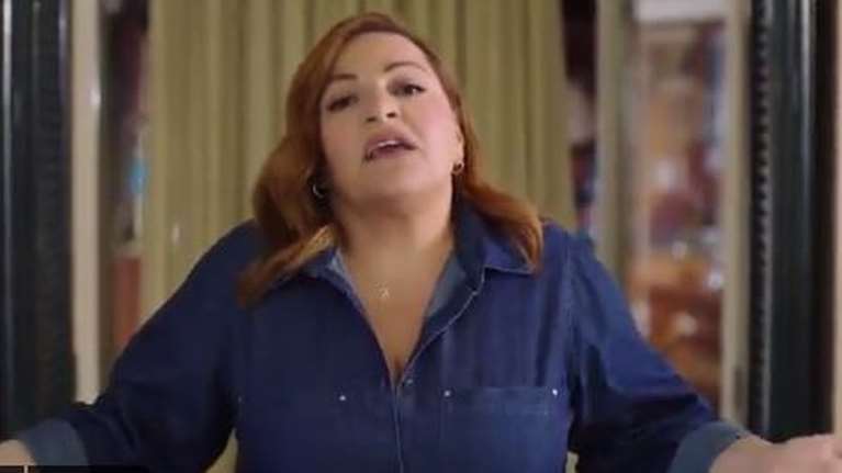 Τέλος ο Παπαδόπουλος - Ηρθε η Βίκυ Σταυροπούλου και μας δείχνει πώς να φτιάχνουμε μάσκα [βίντεο]