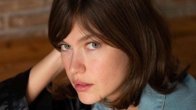 Η Κλέλια Ανδριολάτου μάς ξεναγεί στους Παξούς και στα γυρίσματα της σειράς "Maestro"