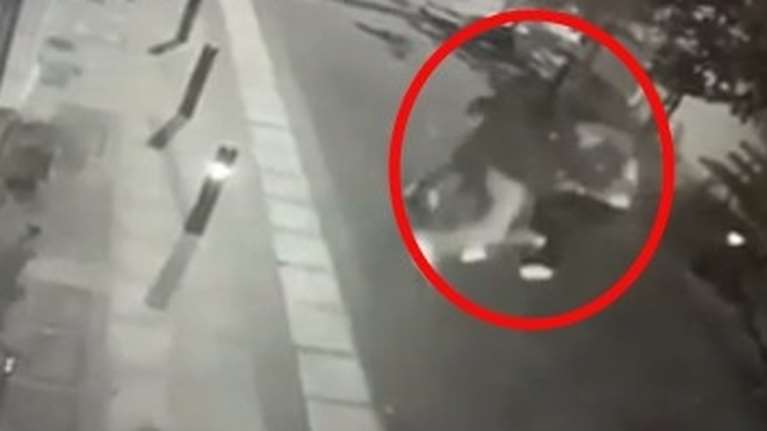 Βίντεο ντοκουμέντο από το έγκλημα στην Κυψέλη: Η στιγμή που τα δύο αδέλφια σκοτώνουν τον 28χρονο θείο τους