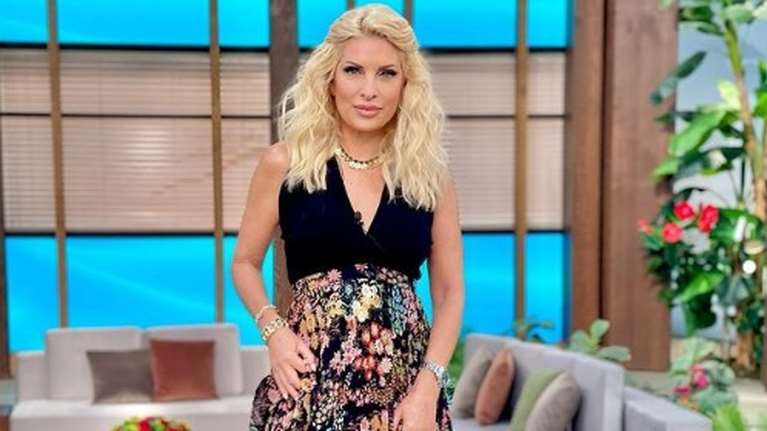 Ελένη Μενεγάκη: Ποζάρει αγκαλιά με τη μαμά της -  Οι δυο τους έκαναν μίνι απόδραση μέχρι την Κάρυστο [εικόνες]