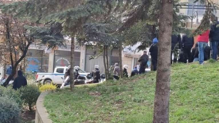 Ιωάννινα: Ελεύθεροι με περιοριστικούς όρους δύο συλληφθέντες για την επίθεση σε οπαδούς του ΠΑΣ