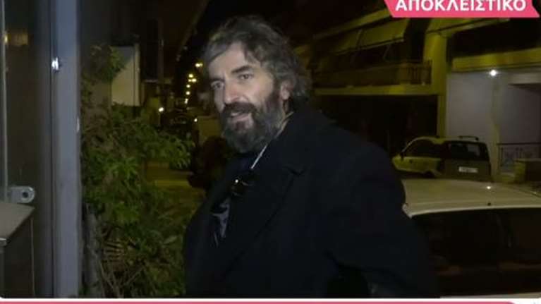Αρης Σερβετάλης: Η πρώτη του αντίδραση on camera μετά τον σάλο με την παράσταση &quot;Ρινόκερος&quot; [βίντεο]