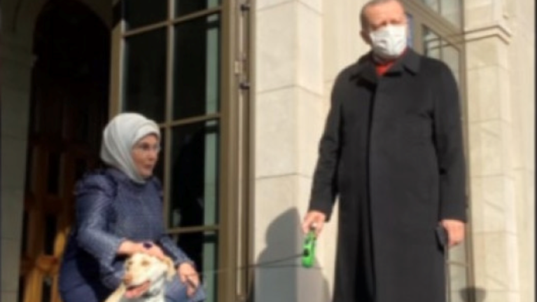 Τουρκία: Εγινε πρωτοσέλιδο ο &quot;προεδρικός σκύλος&quot; του Ταγίπ Ερντογάν- Τον ονόμασε Στραγάλι