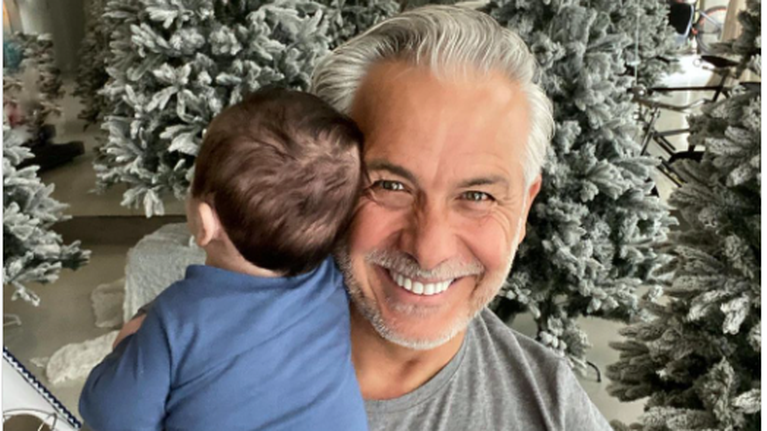 Χάρης Χριστόπουλος: Τα πρώτα Χριστούγεννα με το μωρό - Τα δάκρυα της γυναίκας του