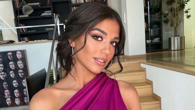 Μελίνα Νικολαΐδη: Το δροσερό look της φοιτήτριας με φαρδύ αθλητικό σορτσάκι και ασορτί μπουστάκι