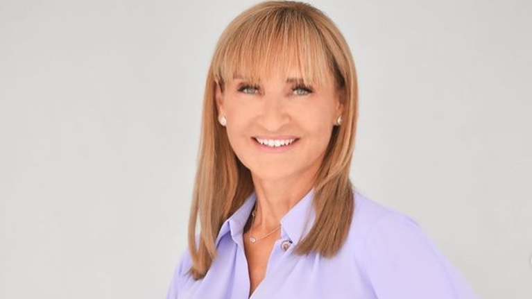 Μάρα Ζαχαρέα: Βουτιές στην Αστυπάλαια με φλοράλ μπικίνι και το σκάφος του &quot;Μιχάλη&quot;