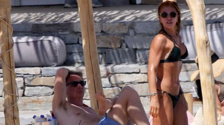 Νίκος Παπανδρέου: Διακοπές στην Πάρο με την καλλίγραμμη σύζυγό του Αλεξία [Εικόνες]