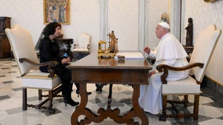 Συνεχίζει τις προκλήσεις η Σιλιάνοφσκα - Ευχαρίστησε τον Πάπα &quot;εκ μέρους των Μακεδόνων&quot;