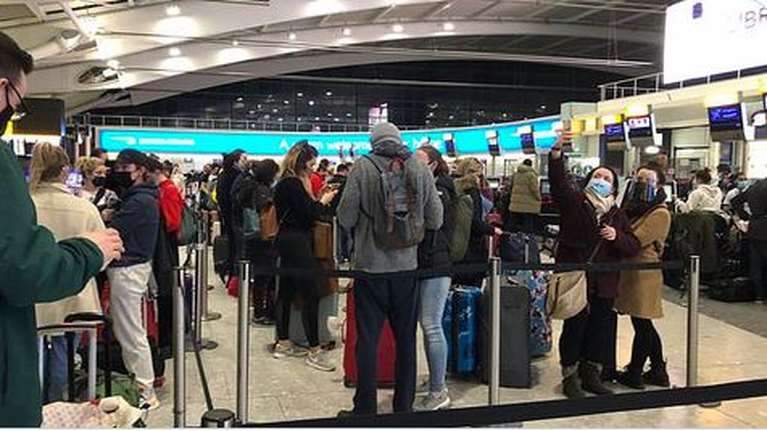 Λονδίνο: Χάος στο αεροδρόμιο Χίθροου - Μαζική απόδραση από τη Βρετανία [εικόνες - βίντεο]