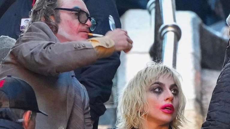 &quot;Joker 2&quot; - Είναι γεγονός: Τα γυρίσματα της ταινίας με Φίνιξ και Lady Gaga ολοκληρώθηκαν - Πότε βγαίνει στις αίθουσες