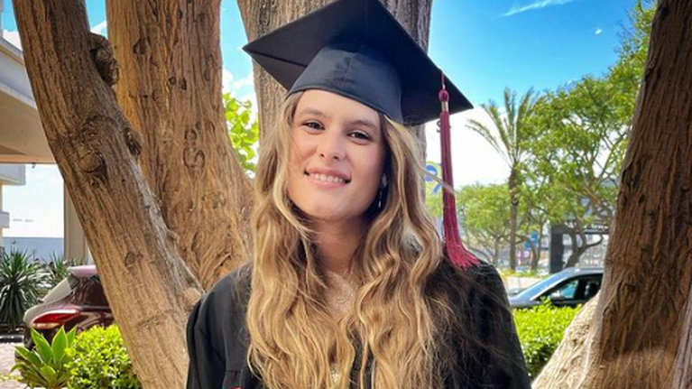 Σοφία Κόκκαλη: Η ταλαντούχα κόρη του Πέτρου Κόκκαλη αποφοίτησε από πανεπιστήμιο του Λος Άντζελες