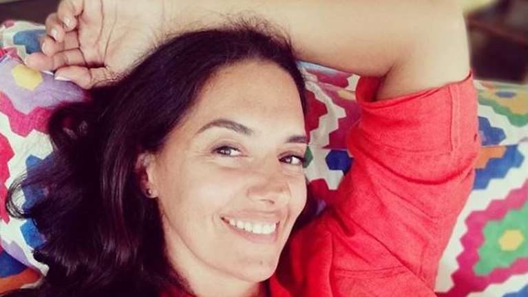 Νόνη Δούνια: Βόλτα στα σοκάκια της Πλάκας με την πανέμορφη κόρη της [εικόνα]