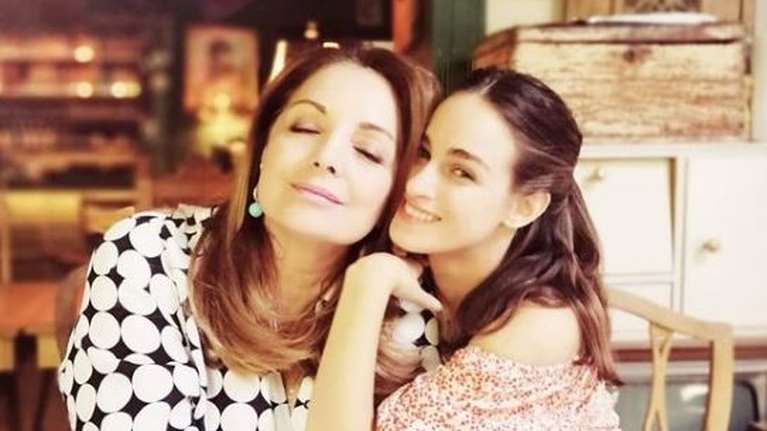 Άντζελα Γκερέκου: Συγκινεί το "χρόνια πολλά" στην κόρη της Μαρία Βοσκοπούλου με μια οικογενειακή φωτογραφία