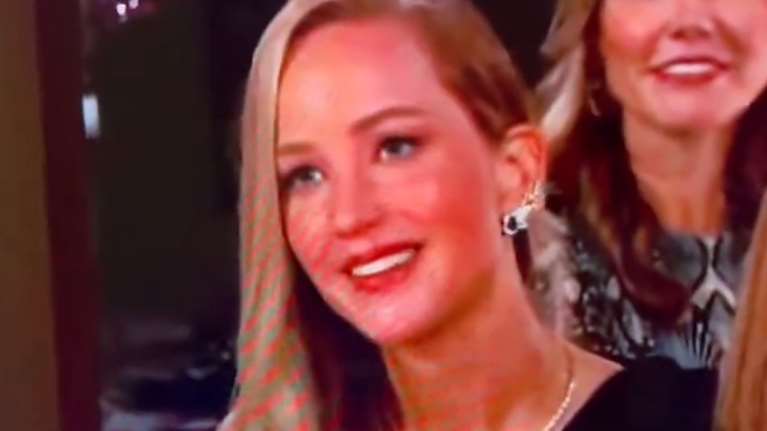 Χρυσές Σφαίρες: Η αντίδραση της Τζένιφερ Λόρενς όταν χάνει το βραβείο από την Έμμα Στόουν [βίντεο]