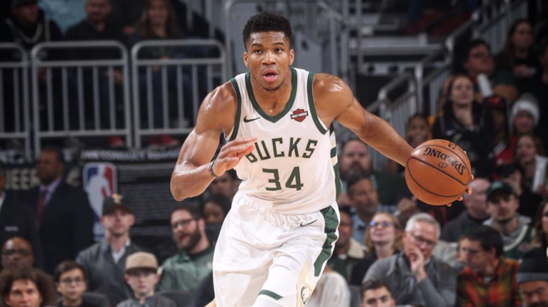 Ο Αντετοκούμπο τζούνιορ στην κούνια, καλημερίζει για πρώτη φορά τον κόσμο [εικόνα]