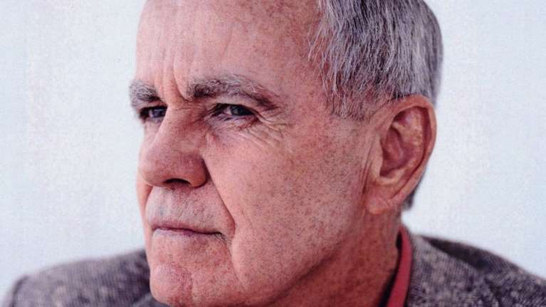 Πέθανε ο πολυβραβευμένος Αμερικανός συγγραφέας Κόρμακ ΜακΚάρθι