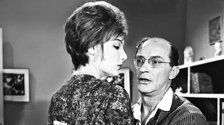 Ντίνος Ηλιόπουλος: Σπάνιες φωτογραφίες του αγαπημένου ηθοποιού από τα μαθητικά χρόνια και τον στρατό