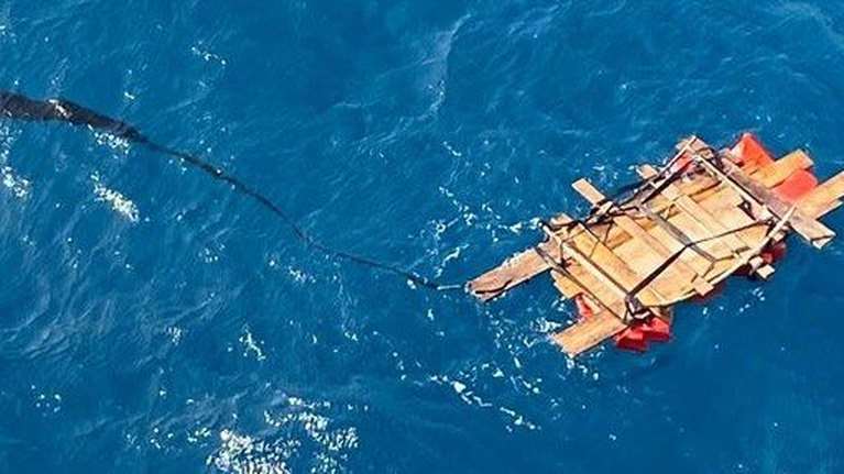 Χίος: Δραματική διάσωση πρόσφυγα που επέπλεε σε ξύλινη σχεδία - Ταξίδευε από Τουρκία