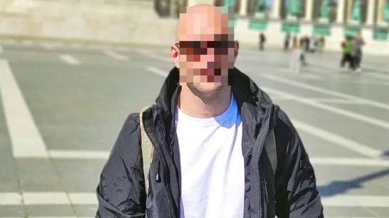 Ρέντη: Αυτός είναι ο 31χρονος αστυνομικός που χαροπαλεύει στη ΜΕΘ μετά το χτύπημα από ναυτική φωτοβολίδα