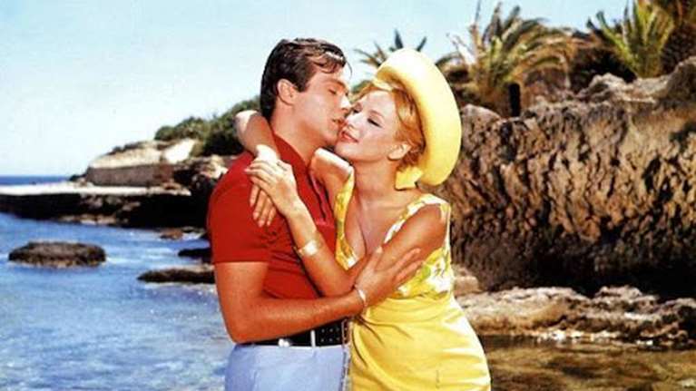 Η Αλίκη Βουγιουκλάκη με μπικίνι στη Ρόδο - Στα γυρίσματα της ταινίας &quot;Το Δόλωμα&quot; [εικόνα]