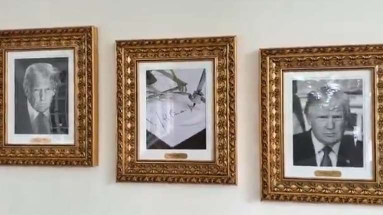 Ο Τραμπ αντικατέστησε πορτρέτο του Μπάιντεν στον Λευκό Οίκο με ένα... αυτόματο στυλό [βίντεο]