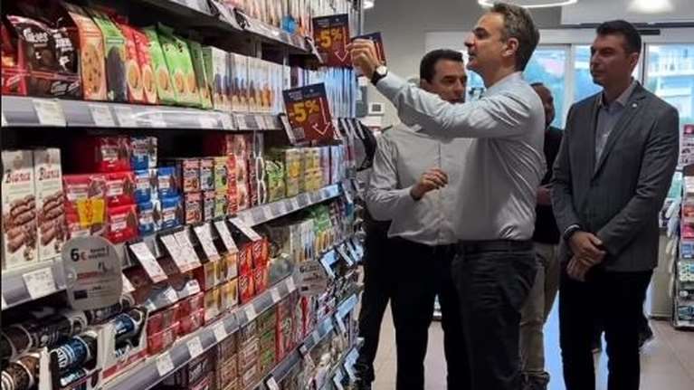 Σε σούπερ μάρκετ ο Μητσοτάκης: Αυτοψία για τις τιμές - &quot;Ξέρω ότι η ακρίβεια ειδικά στα τρόφιμα είναι επίμονη&quot;