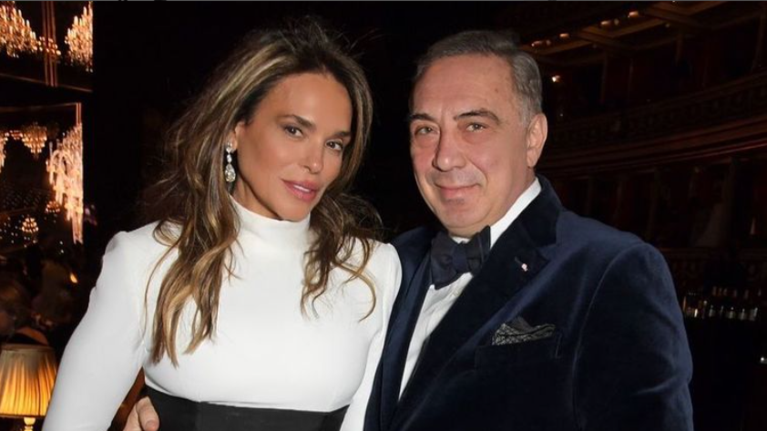 Το πάρτι της Σίλιας Κριθαριώτη στο Παρίσι: Ο Αργυρός, η Καλομοίρα και τα βλέμματα αγάπης του εφοπλιστή Νίκου Τσάκου