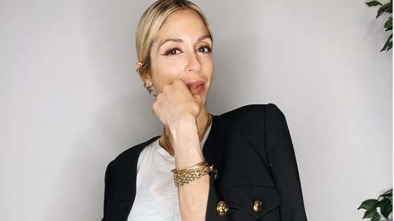 Σοφία Καρβέλα: Η σέξι εμφάνιση στη Νέα Υόρκη με λευκό ολόσωμο τουίντ σορτς Chanel