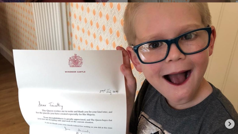 Αυτός είναι ο επτάχρονος που ξετρέλλανε τη βασίλισσα Ελισάβετ