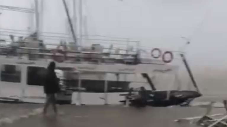 Κακοκαιρία Ιανός: Η θάλασσα βγήκε... στη στεριά - Απίστευτο βίντεο από την Κεφαλονιά