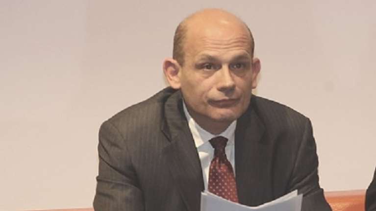 Καταπέλτης ο Πάρις Καρβουνόπουλος μετά την περιπέτεια υγείας στην Πάρο: Έχει ασθενοφόρο και αξονικό τομογράφο... χωρίς χειριστή