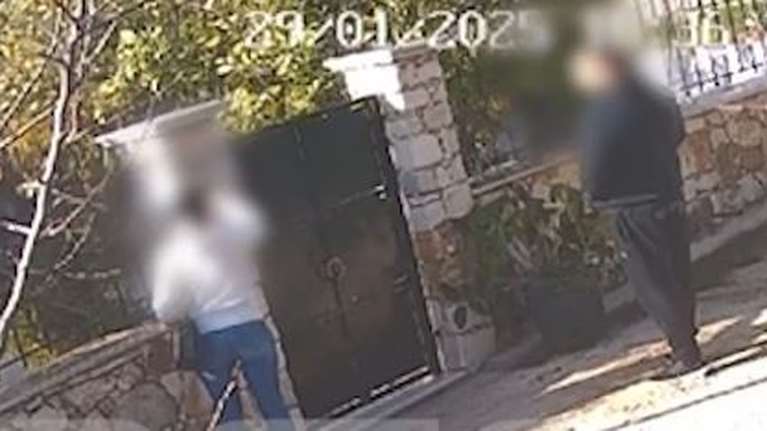 Βίντεο-ντοκουμέντο από τη  σπείρα που &quot;άδειαζε&quot; σπίτια στην Αττική: Χτυπούσαν τα κουδούνια και δρούσαν μόνο το πρωί