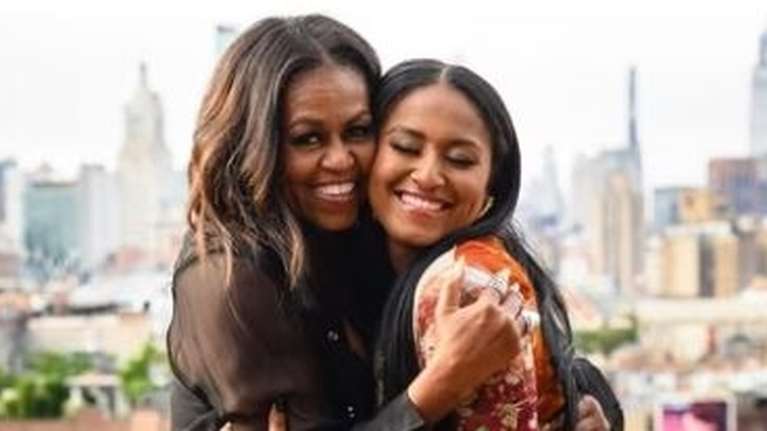 Σάσα Ομπάμα: Κατά μάνα και η κόρη - Το πάθος της Μισέλ για το πλέξιμο είναι οικογενειακή υπόθεση