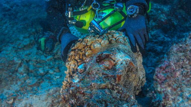 Ναυάγιο Αντικυθήρων - Σπουδαία νέα ευρήματα: Βρέθηκε μαρμάρινη κεφαλή αγάλματος