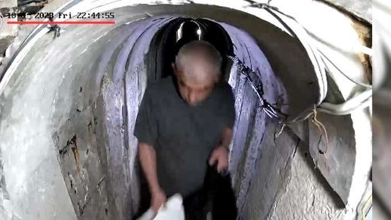 Βίντεο-ντοκουμέντο με τον Σινουάρ να καταφεύγει σε τούνελ με την οικογένειά του, τη νύχτα πριν τη σφαγή της 7ης Οκτωβρίου