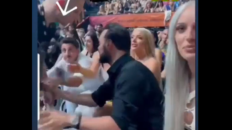 MAD VMA 2022 - Νέο ανεκδιήγητο βίντεο: Ζόζεφιν και Αρσερνάκος σπρώχνουν και φωνάζουν σε εργαζόμενο - Κράξιμο στο Τwitter